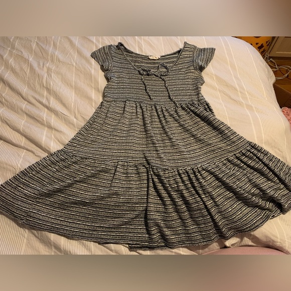 Super cute woman’s small black and white stripe baby doll tiered flowy dress - Picture 7 of 7